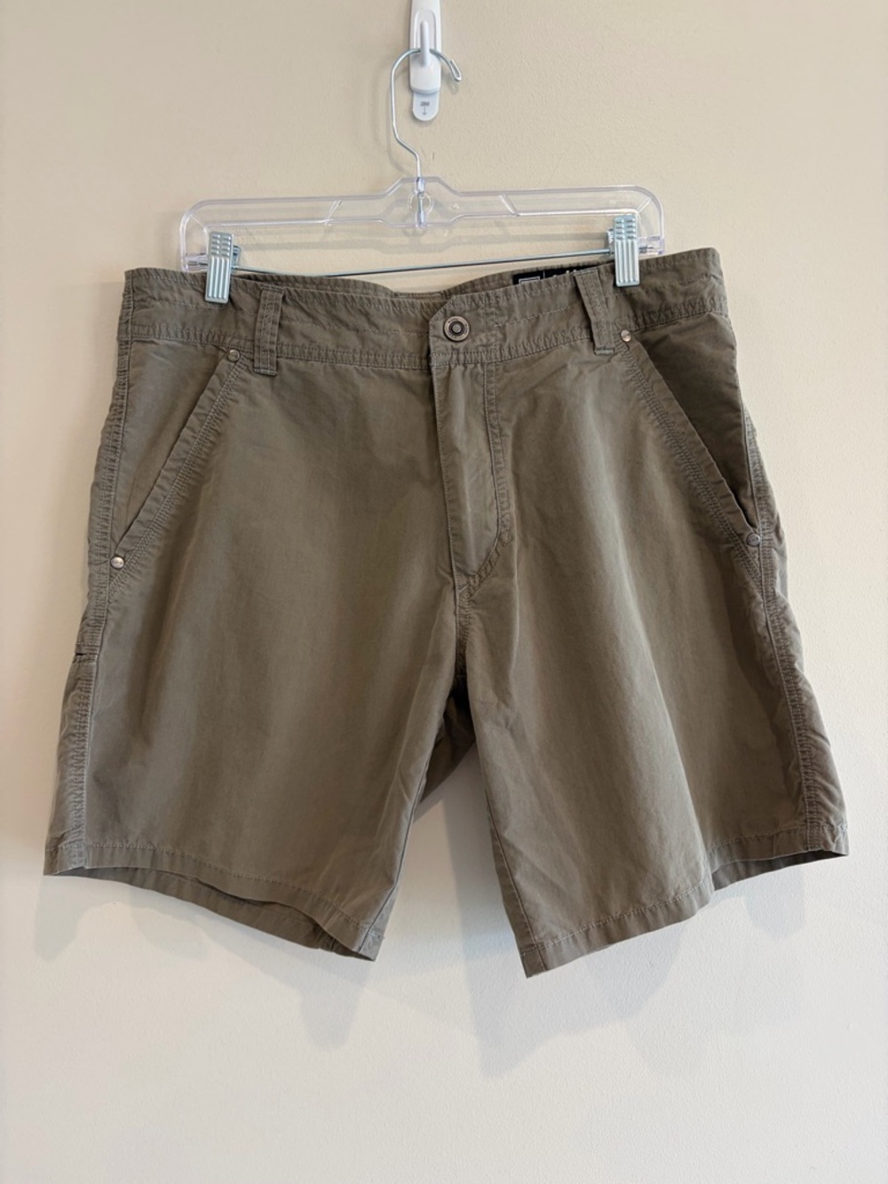 KUHL HIKING SHORTS IN GOOD CONDITION. SIZE 34” Waist.